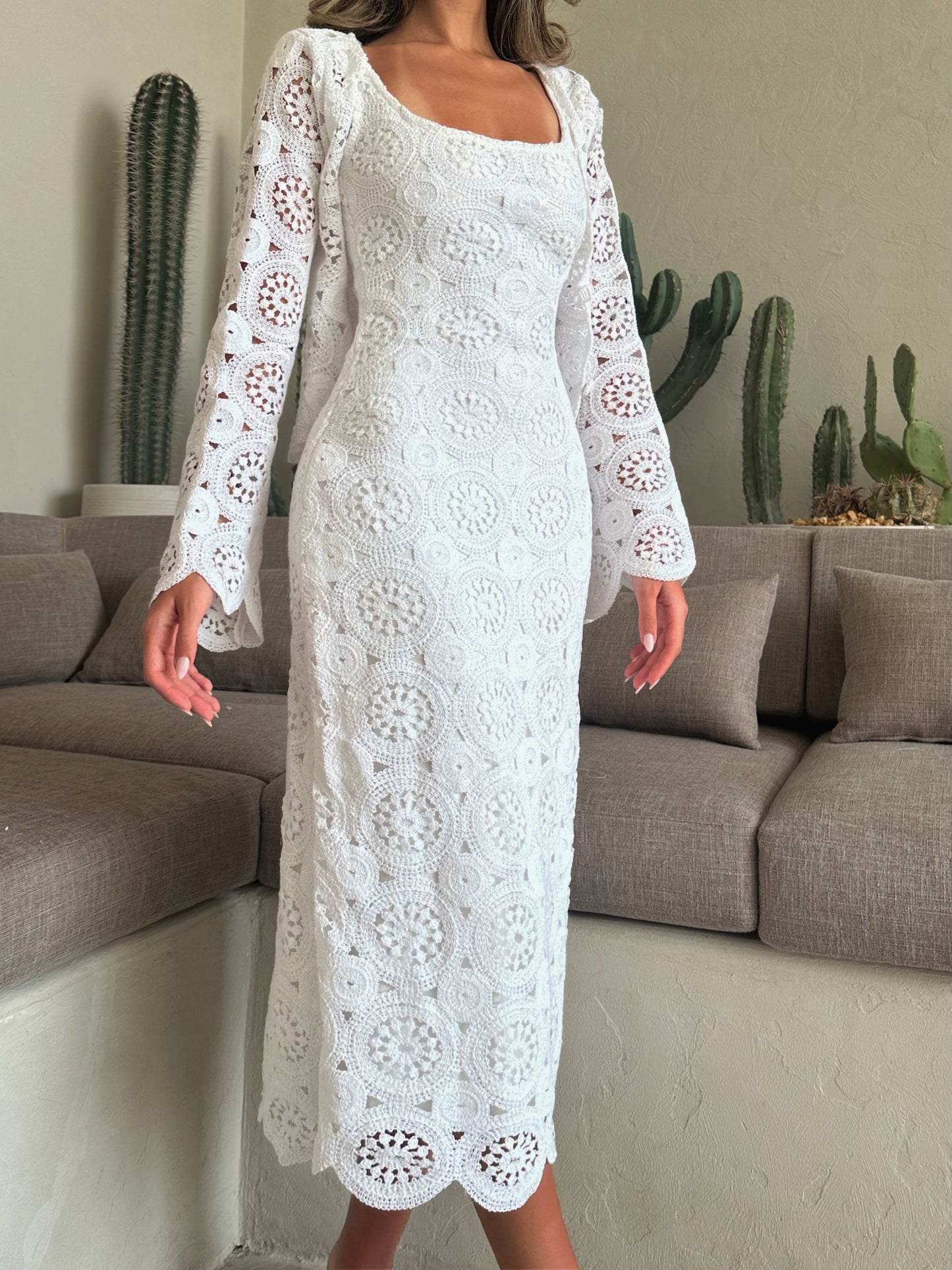 maia set in white