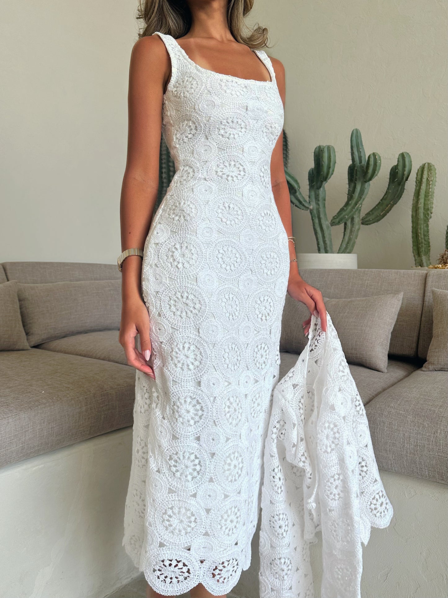 maia set in white